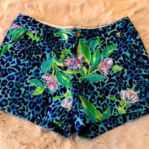 Lilly Pulitzer Shorts Size 4 Animal Print. Never worn, runs full.